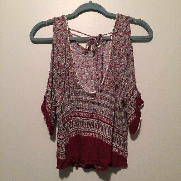 Open shoulder, low back, paisley top. - Picture 6 of 6